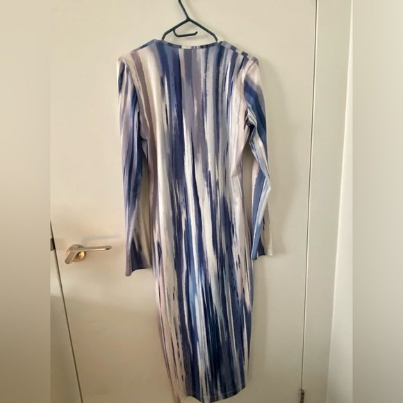 BLUE & WHITE MAXI LONG SLEEVE DRESS - Picture 3 of 3